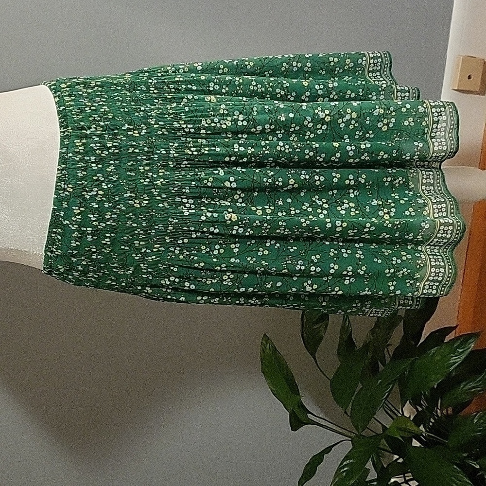 Max Studio Green Floral MINI Skirt - Picture 2 of 9